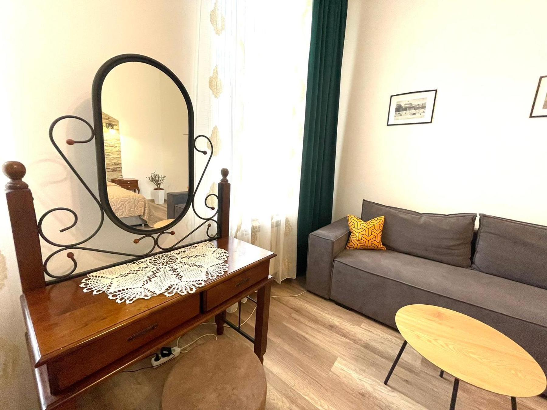 Apartment близько до театру та головної площі Lviv