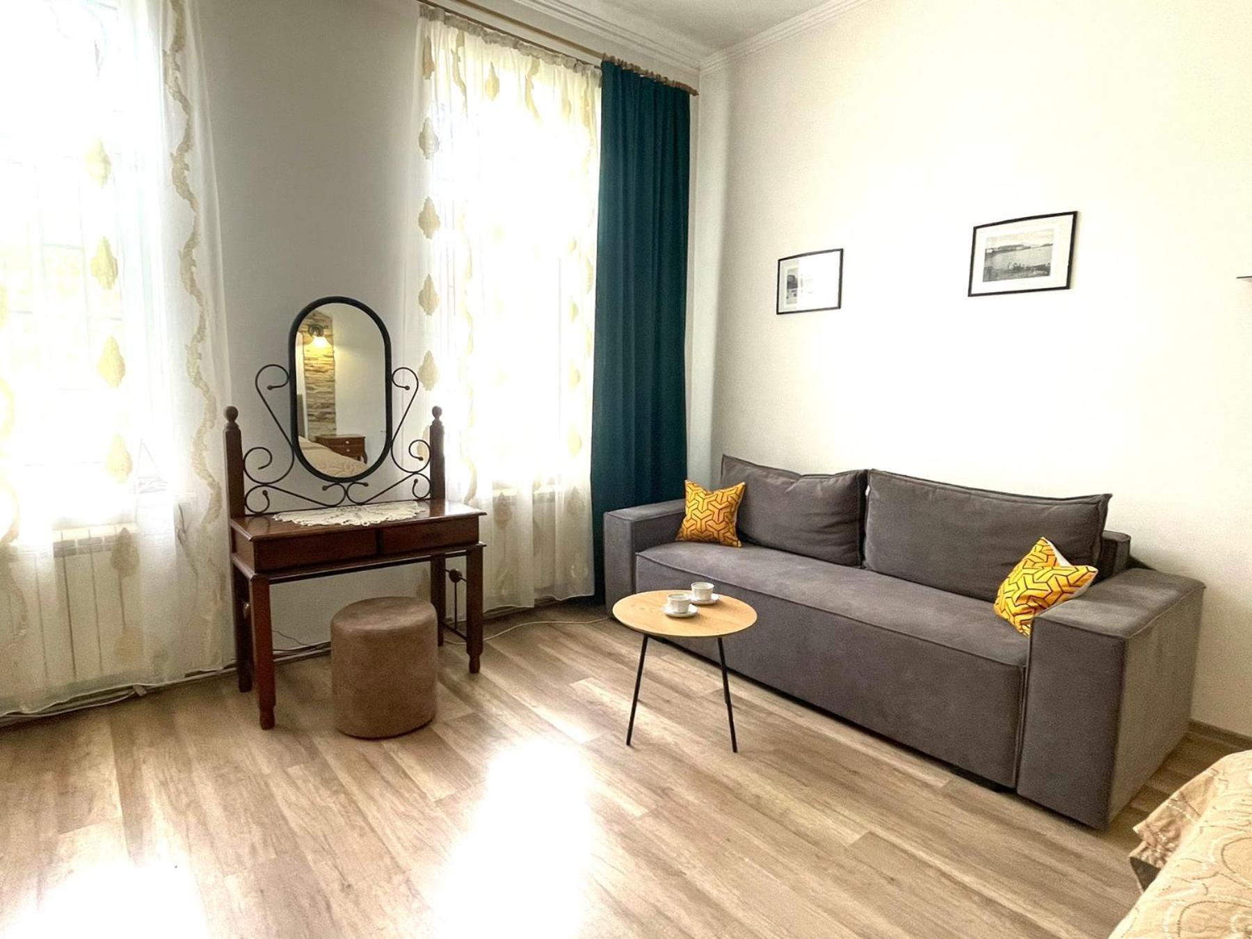 близько до театру та головної площі Apartment